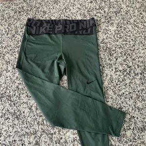 Green Nike pro leggings